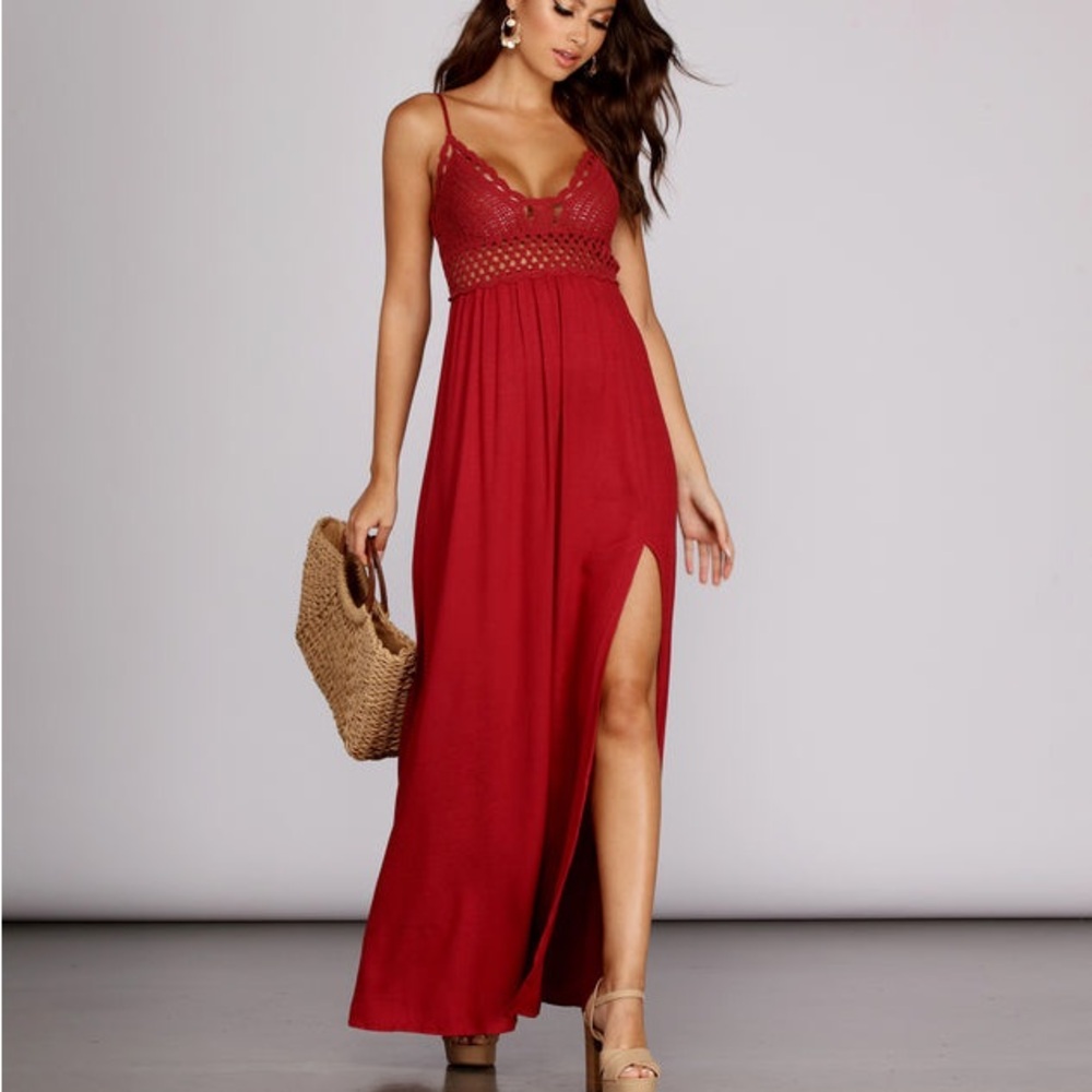 Windsor Flow With It Maxi Dress - Medium in Burgundy